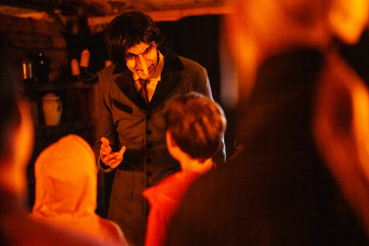 Skumle dager, Estragons historier